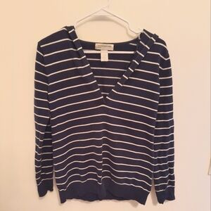 Jones New York Women's top. Medium. Striped navy blue and white.